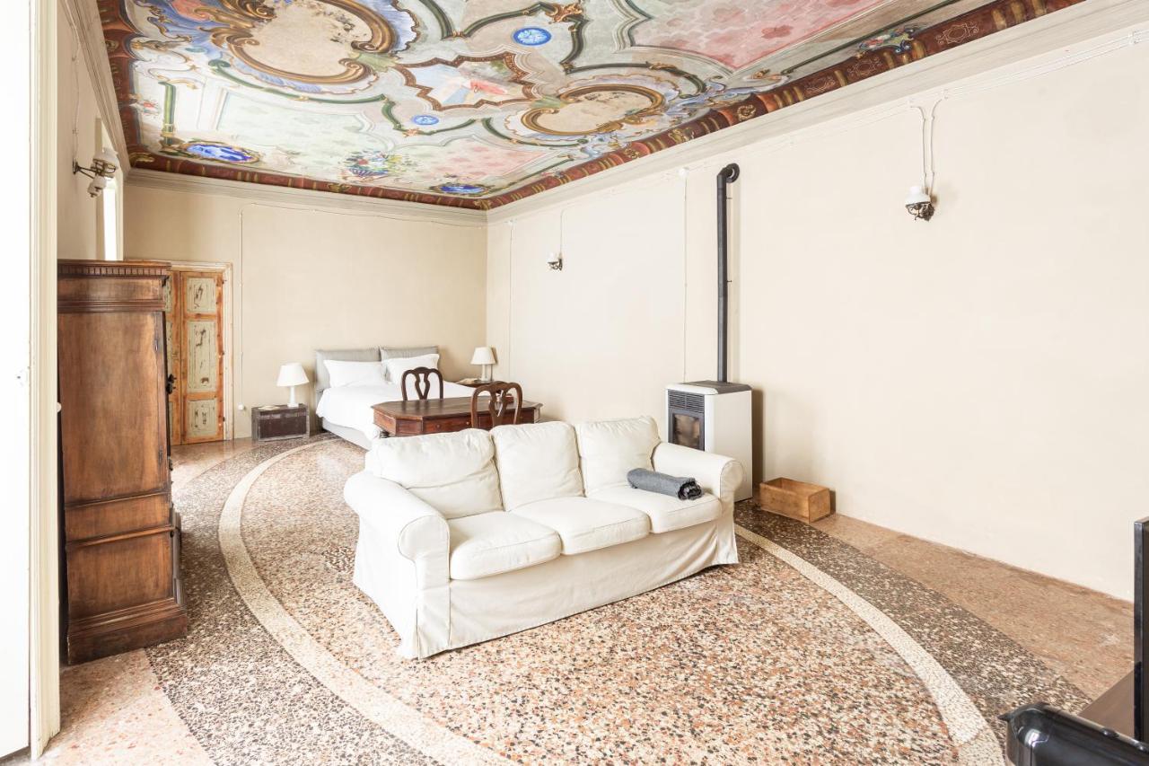 Appartamento Palazzo Mia by iCasamia Castello Cabiaglio Esterno foto